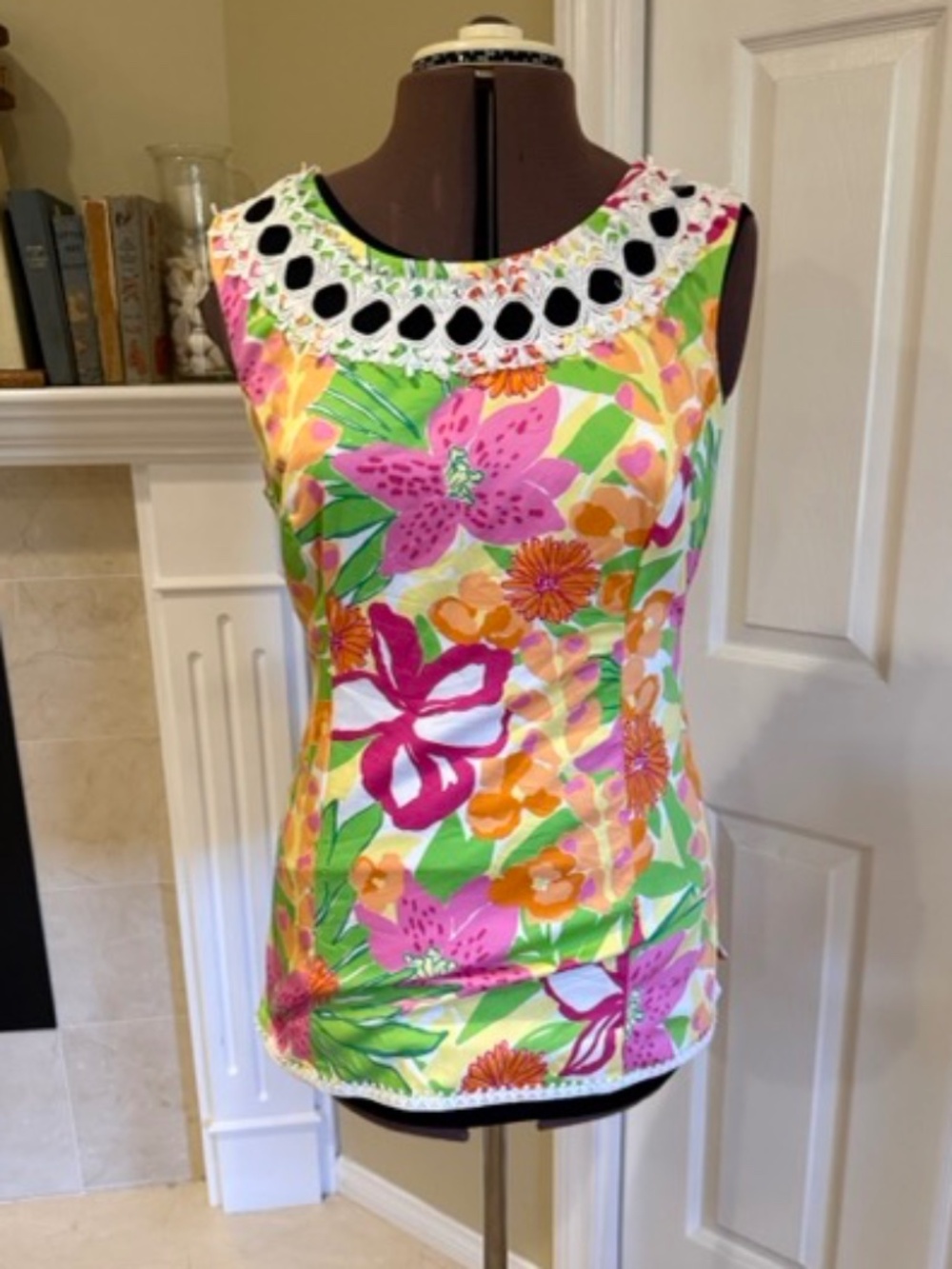 Lilly Pulitzer Floral Eyelet Crochet Trim Sleeveless Top Size 8